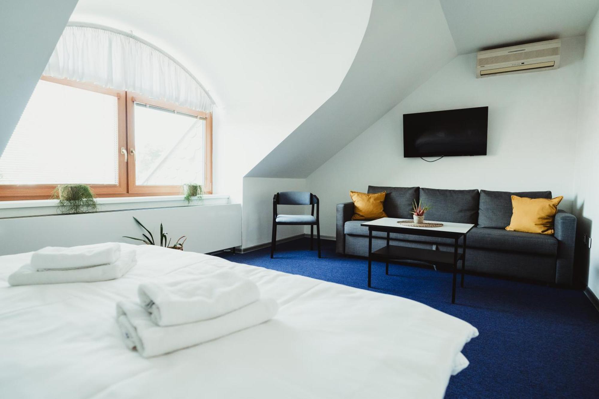 Hotel U Racka Острожка Нова Вес Екстер'єр фото
