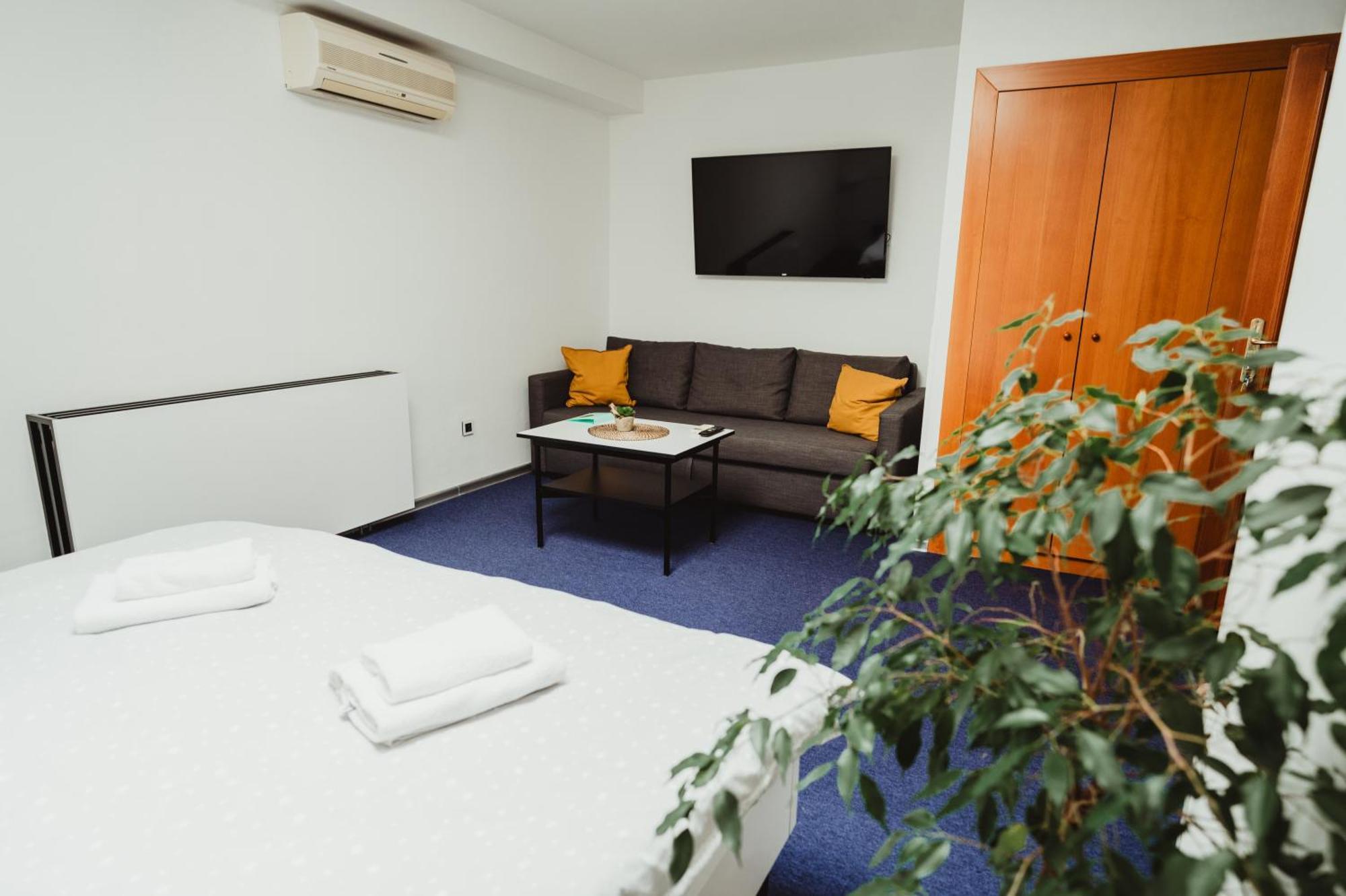 Hotel U Racka Острожка Нова Вес Екстер'єр фото