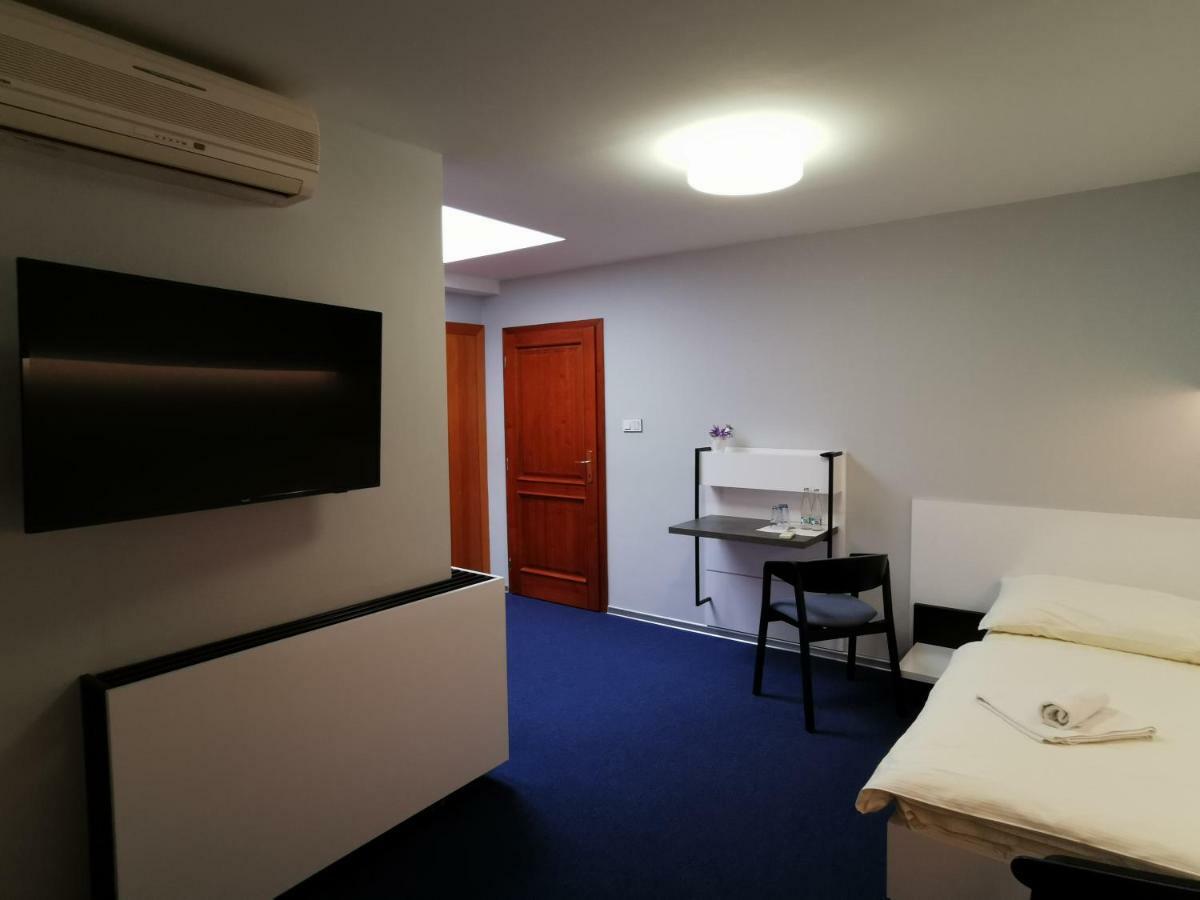 Hotel U Racka Острожка Нова Вес Екстер'єр фото