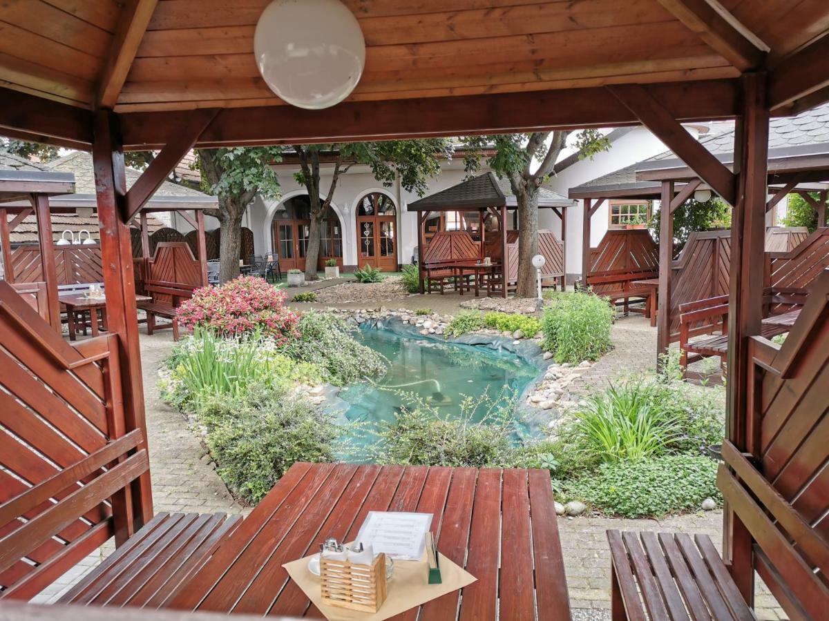 Hotel U Racka Острожка Нова Вес Екстер'єр фото